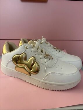 Disney Minnie Mouse Sneakers with Gold Minnie Accent Cloud Detail NWOT Size 7